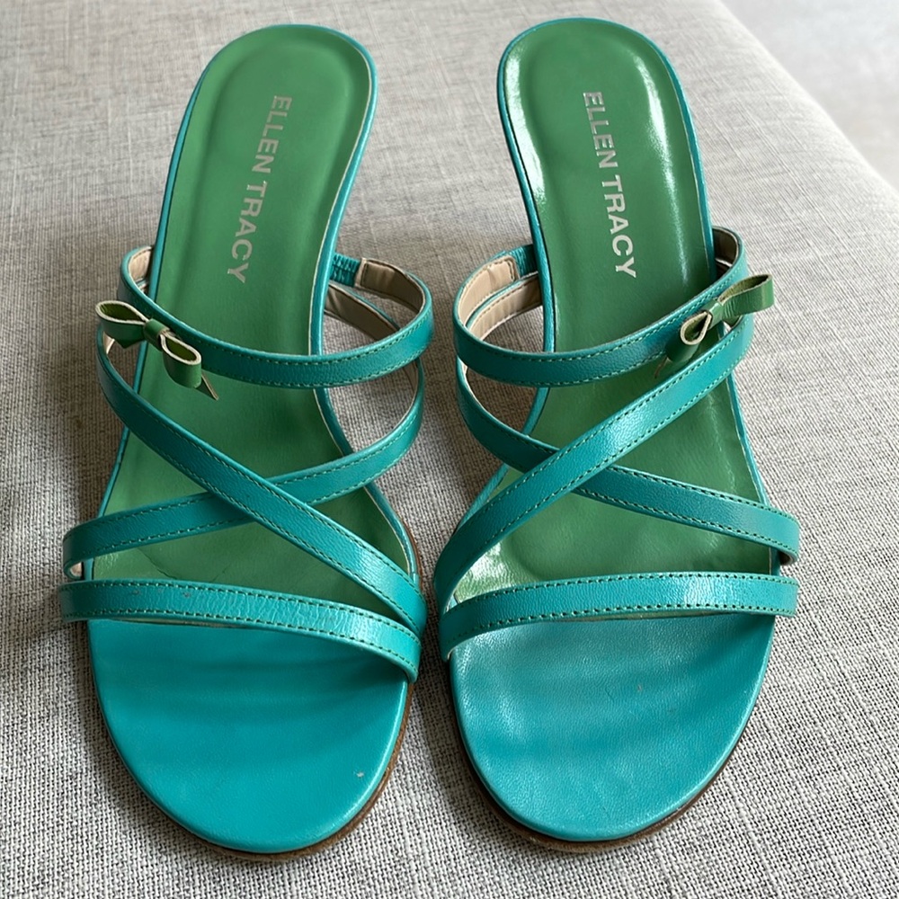 ELLEN TRACY Vintage strappy blue/ green  sandal size 8 1/2